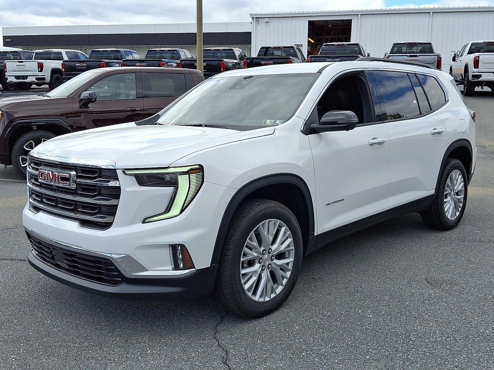 2025 GMC Acadia Elevation