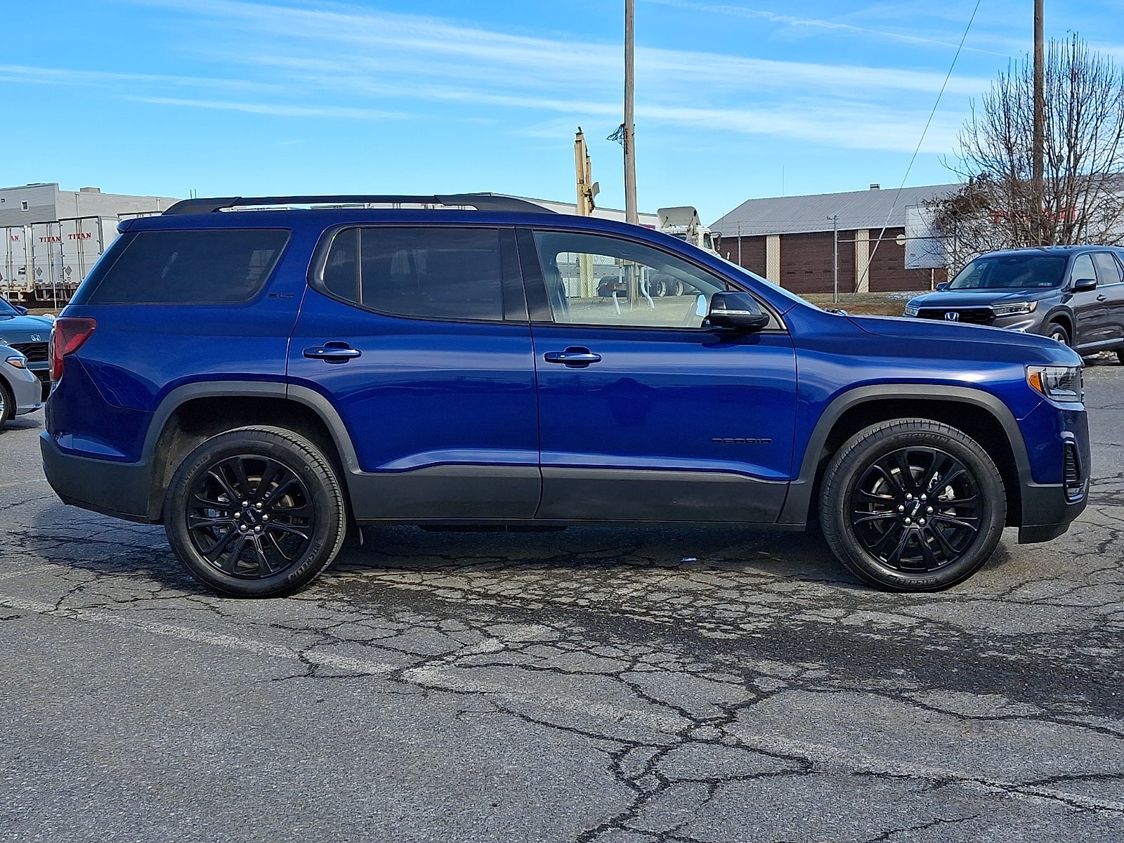 2023 GMC Acadia SLT