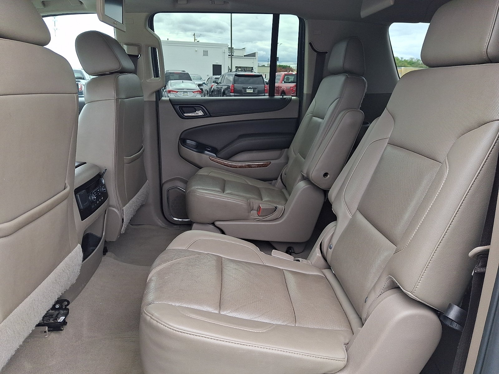 2019 Chevrolet Suburban Premier - Photo 10