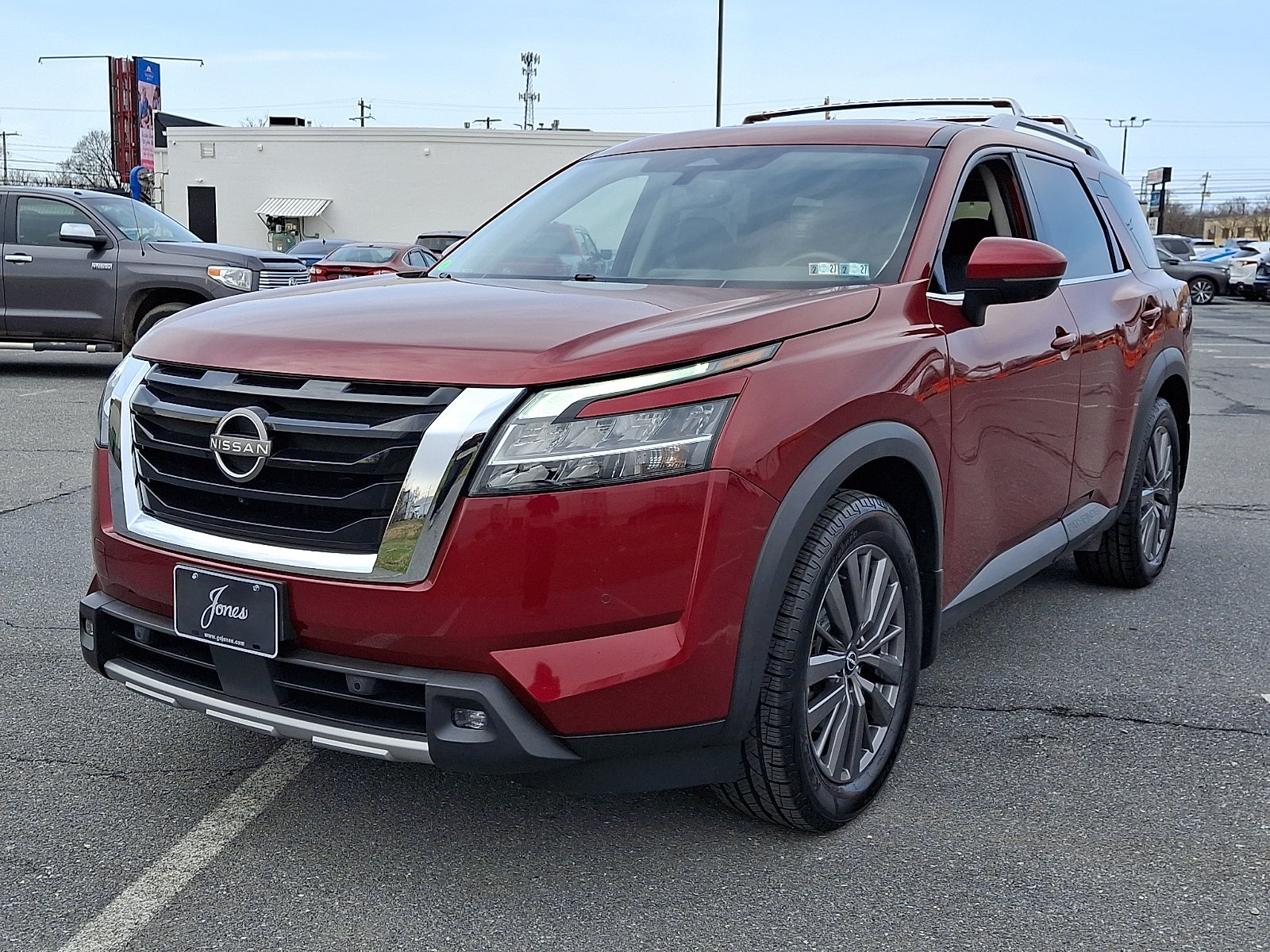 2022 Nissan Pathfinder SL