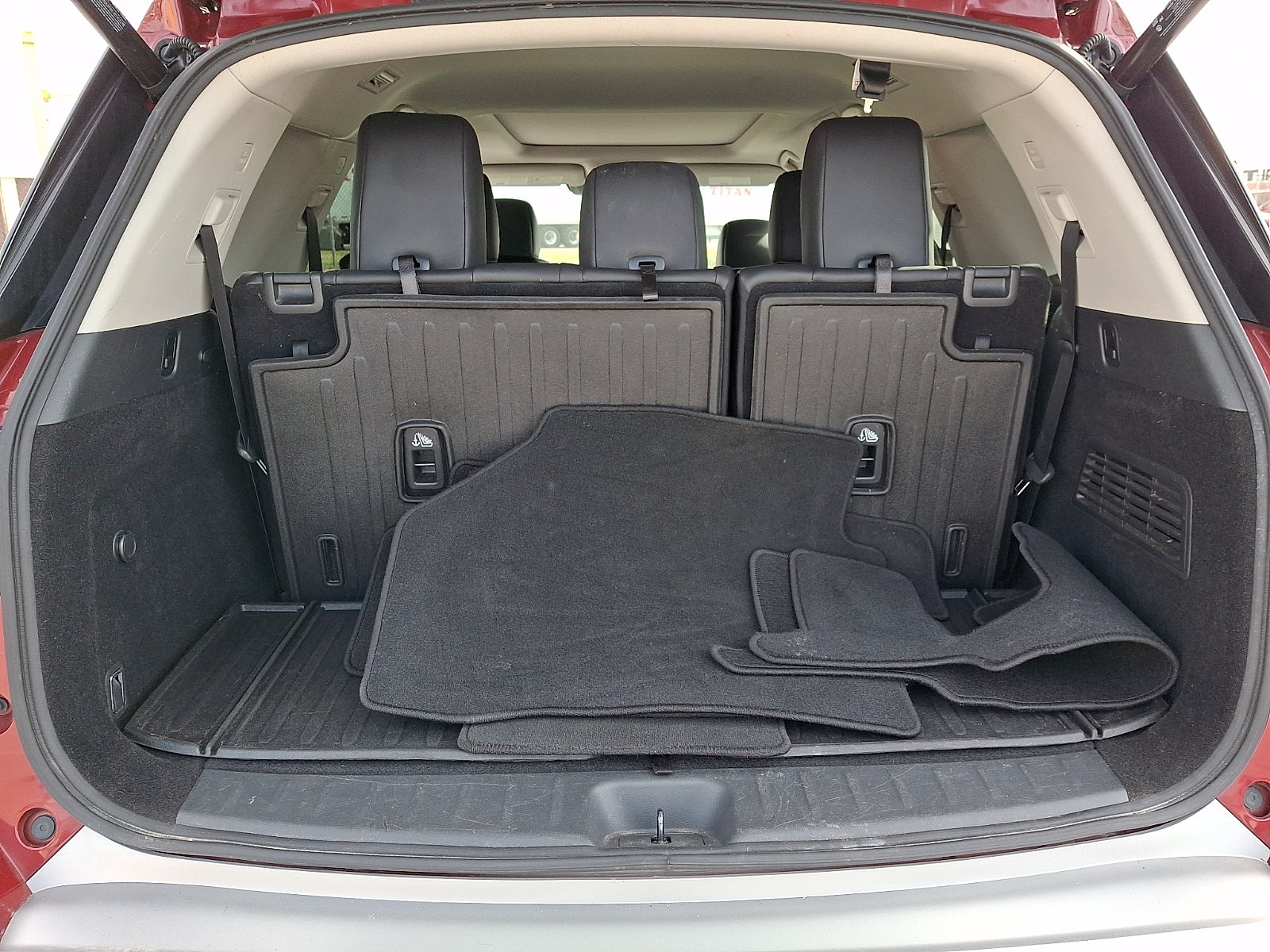 2022 Nissan Pathfinder SL