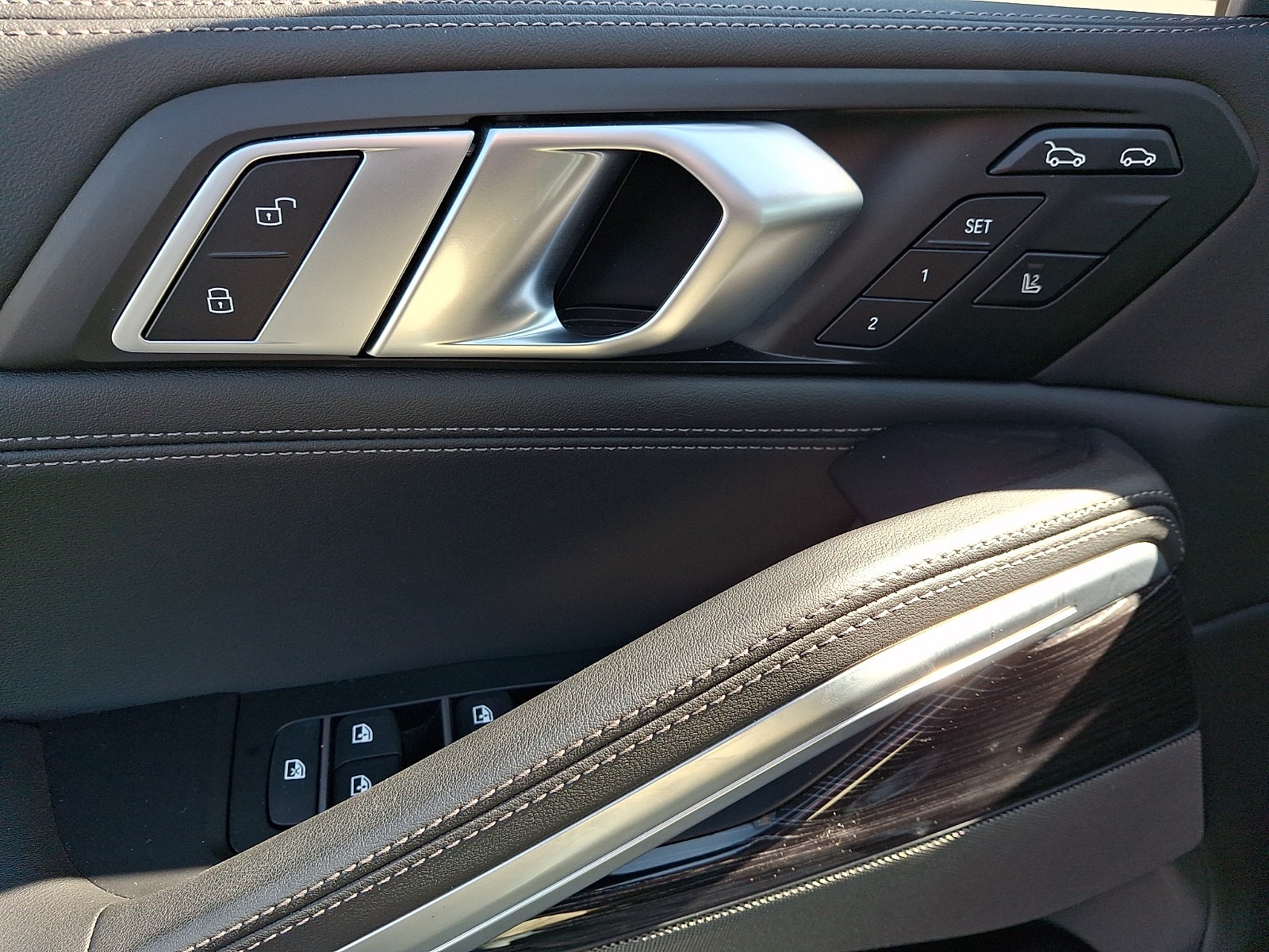 2025 BMW X6 xDrive40i