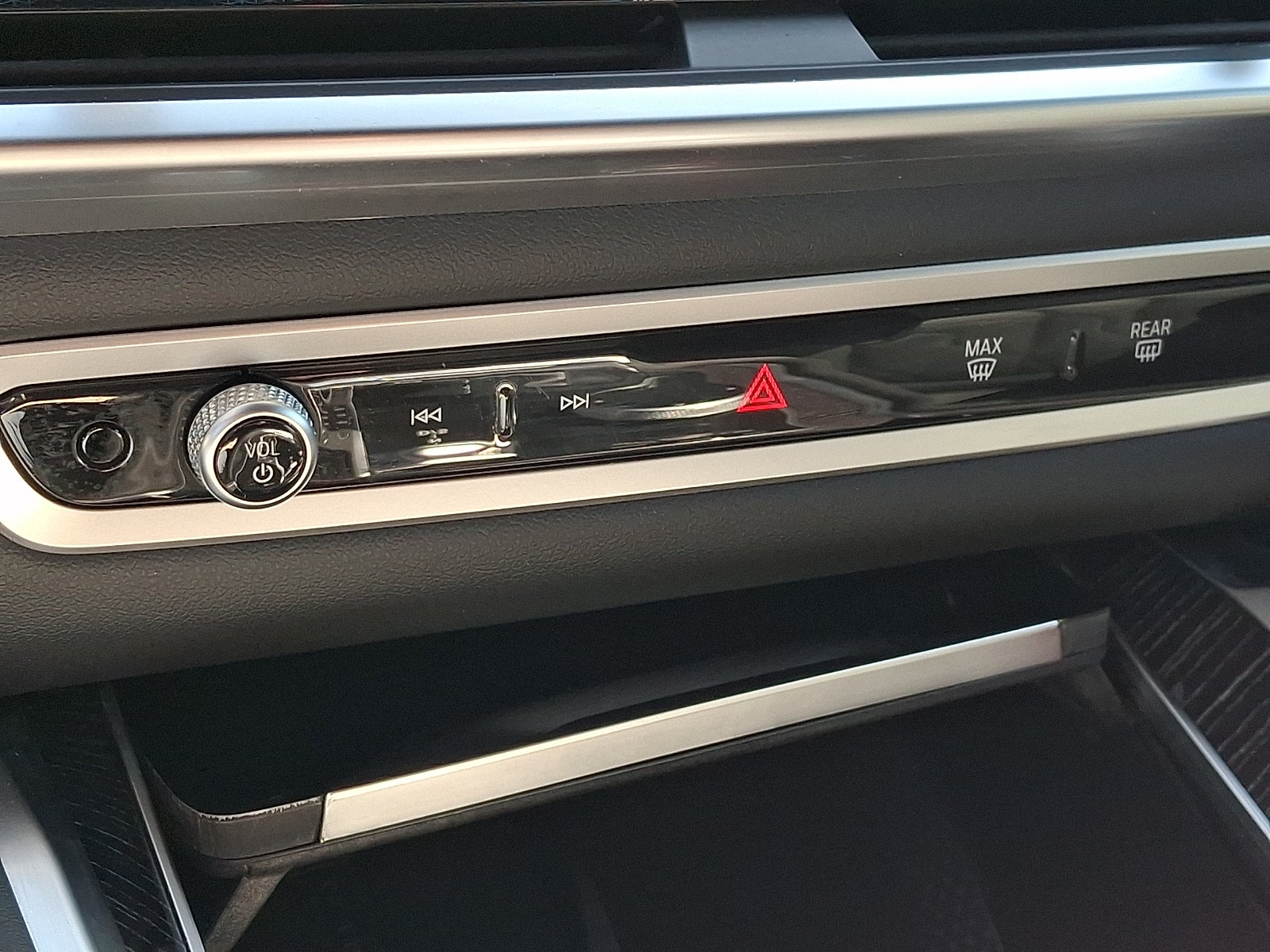 2025 BMW X6 xDrive40i